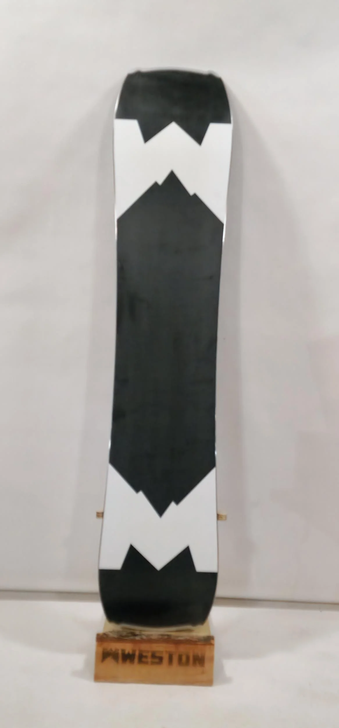 #271 Hatchet Snowboard Demo 152 Like new - Image 3