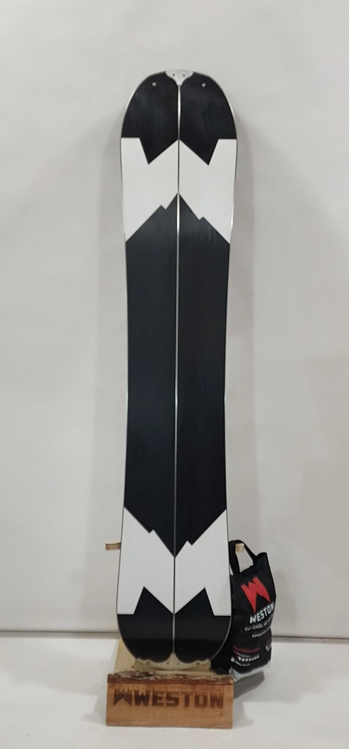 #295 25/26 Gnarnia Splitboard 151 w/skin #1 Demo Great Condition - Image 3
